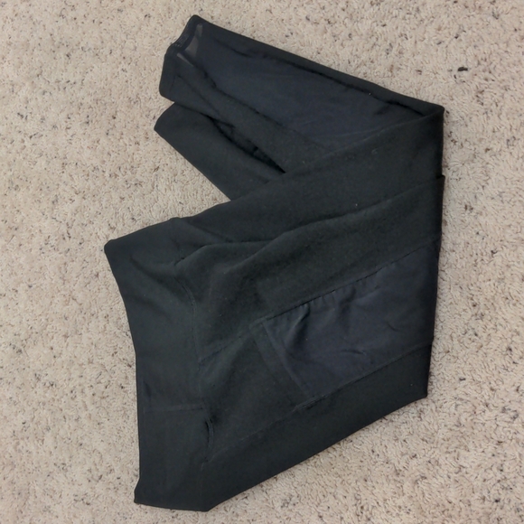 PowerHold by Fabletics black leggings 3 pockets mesh side panels high rise crop - Picture 6 of 6